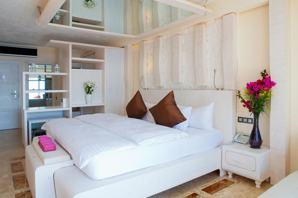 Peninsula Gardens Hotel - Adults Only كاس الغرفة الصورة